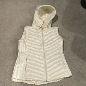 Gallery Size L  Down Vest Pearl White NWOT Full Zip Quilted Removable Hood